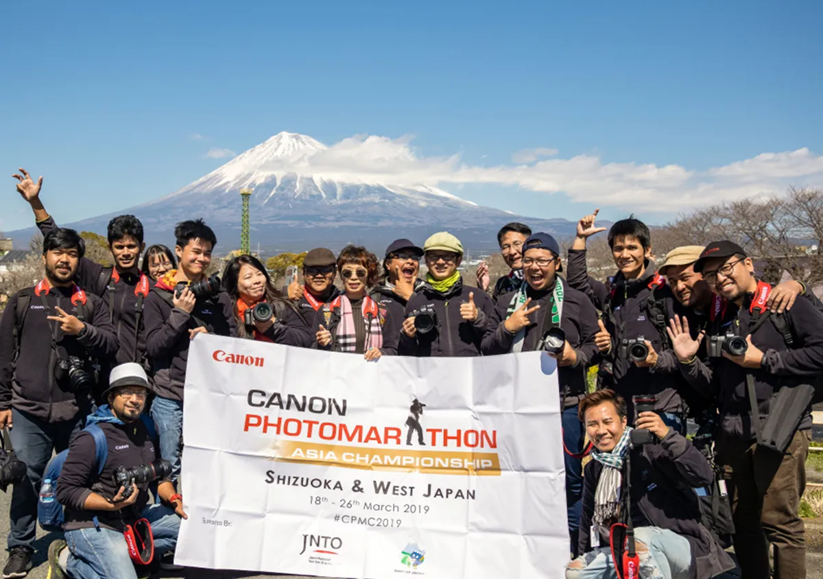 styles/webp/public/legacy/articles/canon-cpmac-2019-group-photo_1883-t.jpg.webp